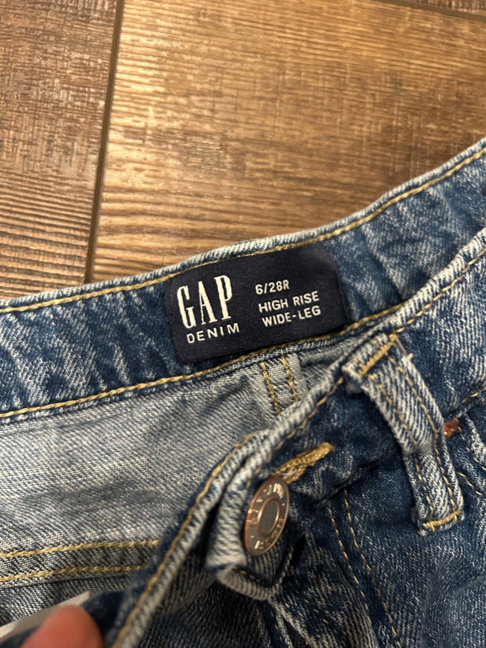 GAP Light Blue Wide-Leg Raw Hem Jeans - Picture 2 of 6
